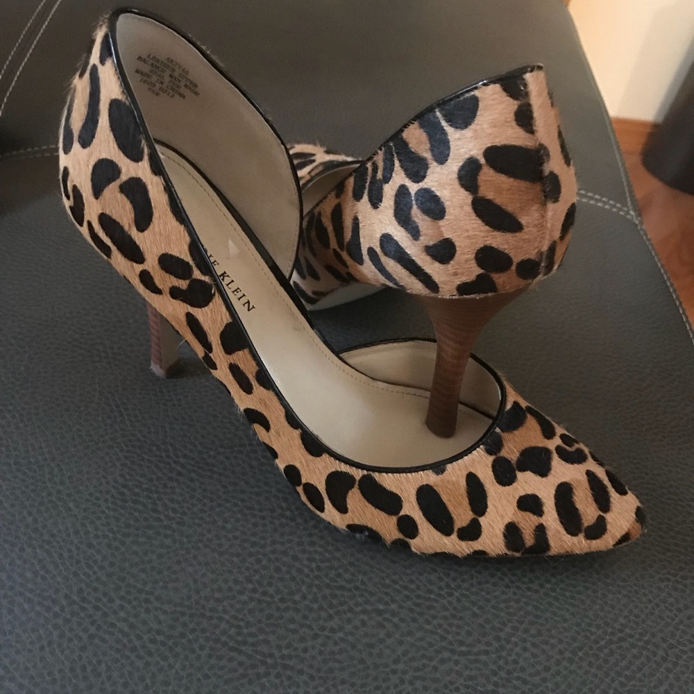 Ann Klein leopard calf hair pump